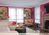 Pembe duvarlı modern pembe beyaz salon