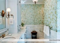 Çiçekli banyo duvar kağıdı