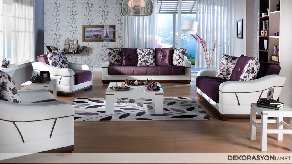 Desenli beyaz mor salon dekorasyonu