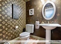 Farklı çizgilere sahip modern banyo duvar kağıdı