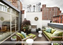 Geniş tasarlanmış balkon düzenlemesi