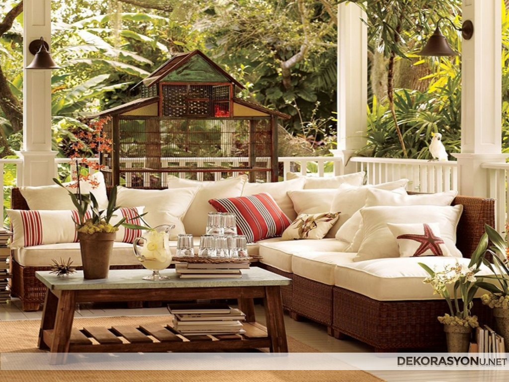 Sade ve konforlu balkon düzenlemeleri