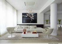 Salon dekorasyonunda saf beyaz renkler