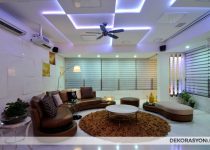 Salon dekorasyonunda renkli şıklı asma tavan