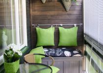 Sedir kullanılarak yapılan balkon düzenlemesi