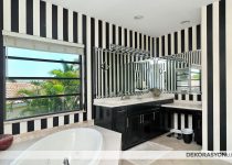 Modern siyah beyaz çizgili banyo duvar kağıdı