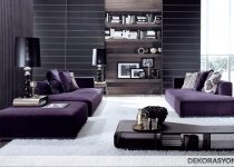 Spor görünen, beyaz ve mor renkle harmanlanan salon