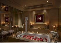2020 romantik banyo modeli: Kahve çekirdeği rengi ile tasarlanmış banyo modeli romantik bir görsellikte.