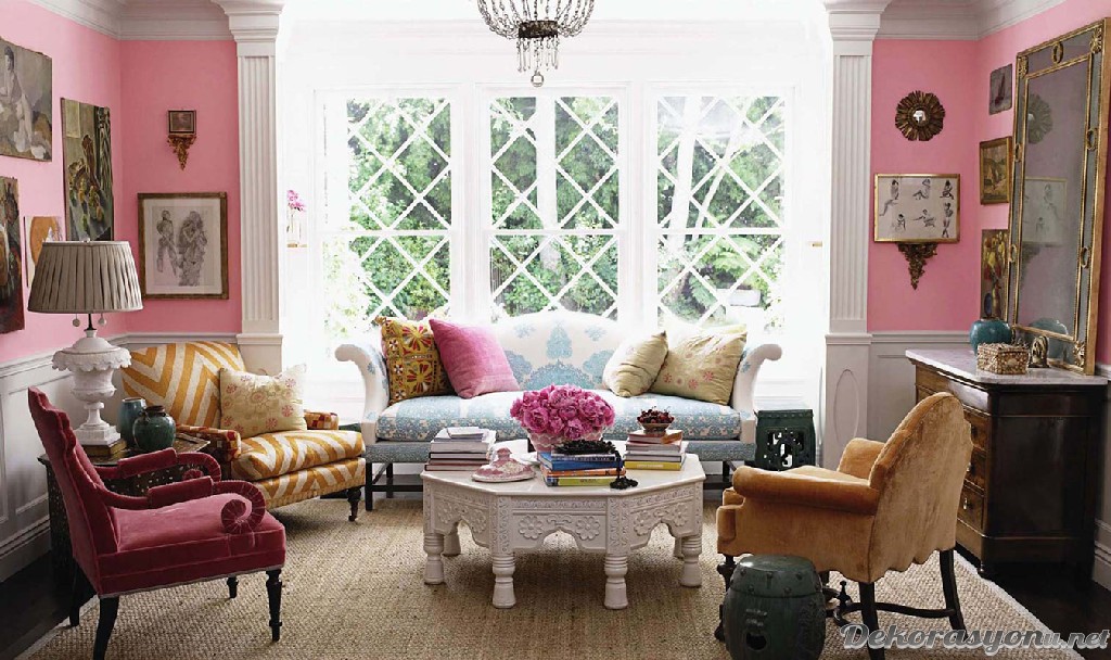 Pudra ve pastel renk salon dekorasyonları