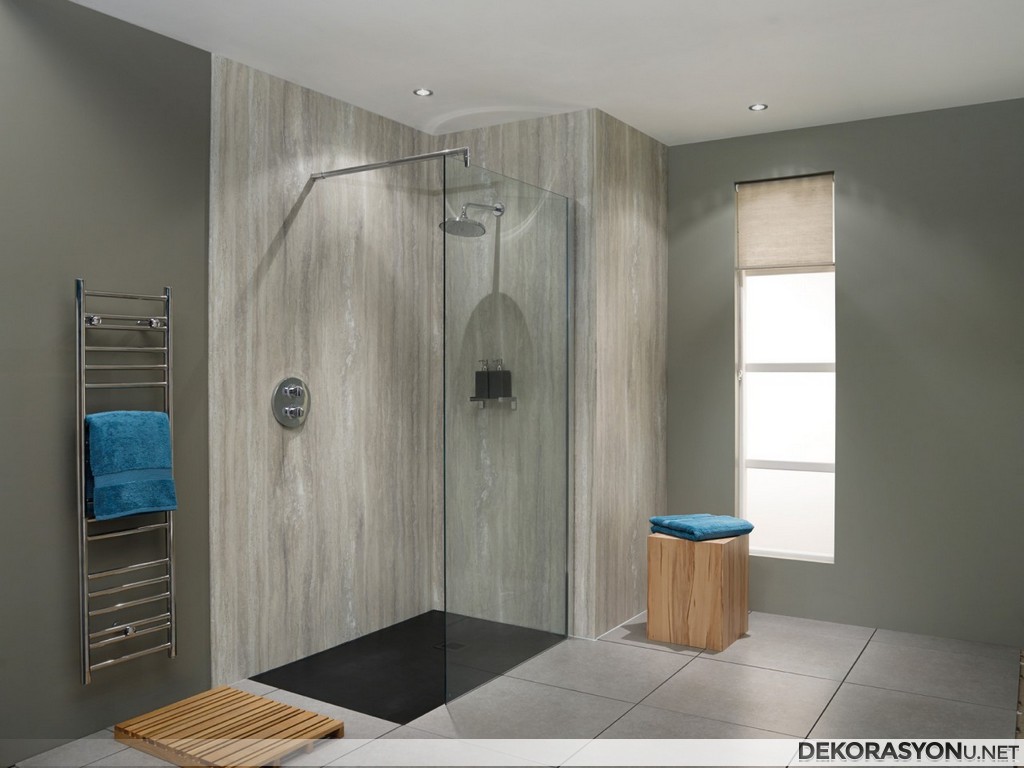 Açık renkli dekoratif banyo duvar panelleri