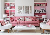 Dikkat çekici canlı pembe renge sahip oturma odası modeli