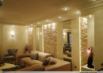 Taş duvar ve ledli salon fevkalade etkileyici
