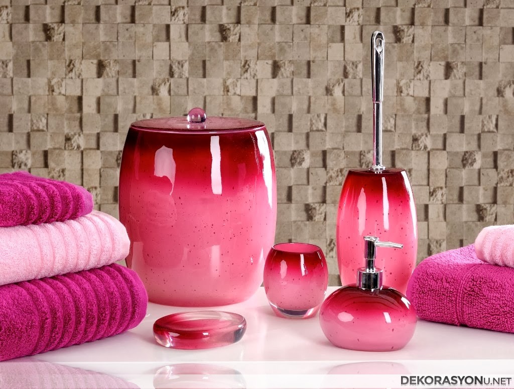 Pembe banyo setleri