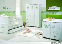 Yeşil erkek bebek odası duvar kağıdı modeli