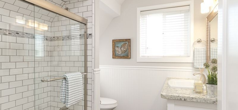 Açık Renkli Banyo Dekorasyonu