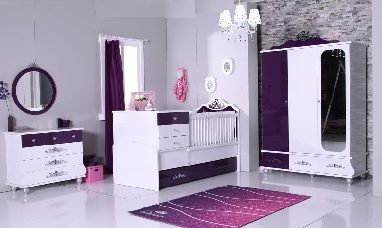 Parlak Mor Bebek Odası Dekorasyonu