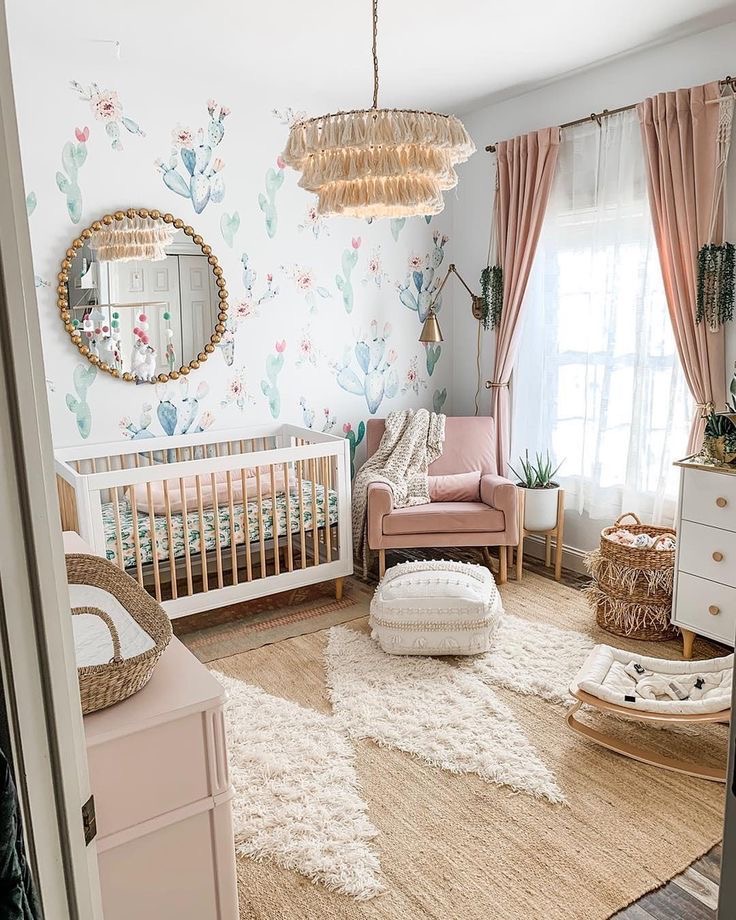 Çiçek Desenli Bebek Odası