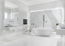 Beyaz Renkli Büyük Banyo Dekorasyonu
