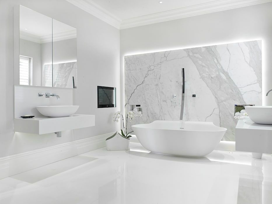 Beyaz Renkli Büyük Banyo Dekorasyonu