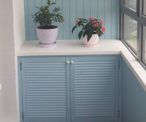 Mavi Renkli Balkon Dolapları