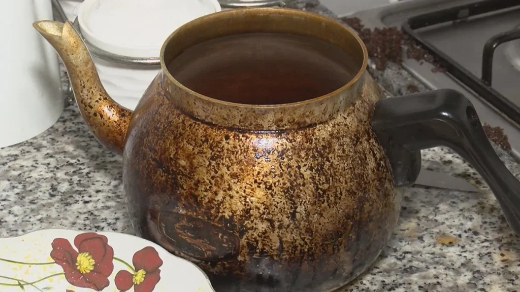 yanmis-caydanlik-nasil-temizlenir